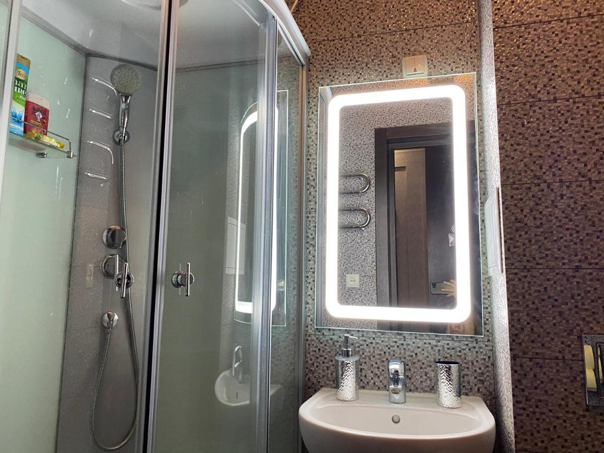 Modern Luxury Studio In The Center Of Kharkiv At Konstitutsii Square Eksteriør billede